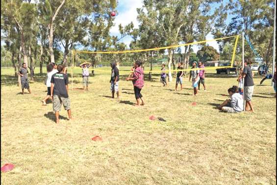 143 jeunes sur les terrains