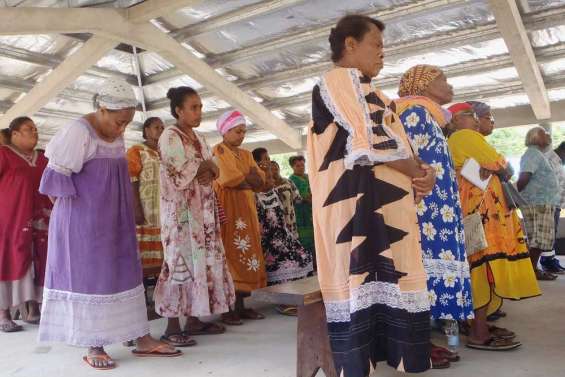 Front uni contre une professeure