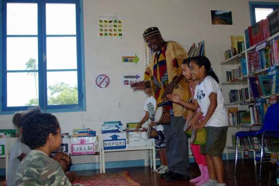La bibliothèque sort de ses murs