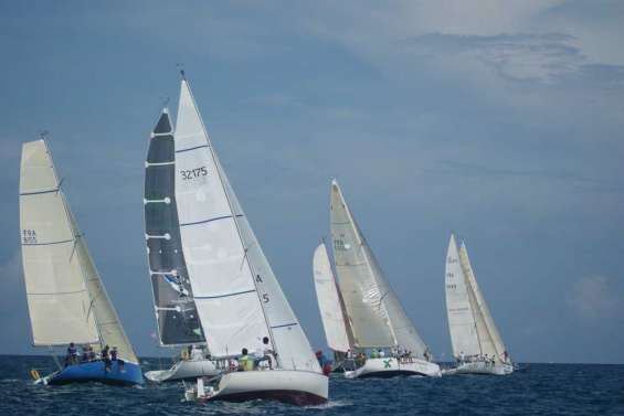 X Cube le plus rapide sur le plan d'eau