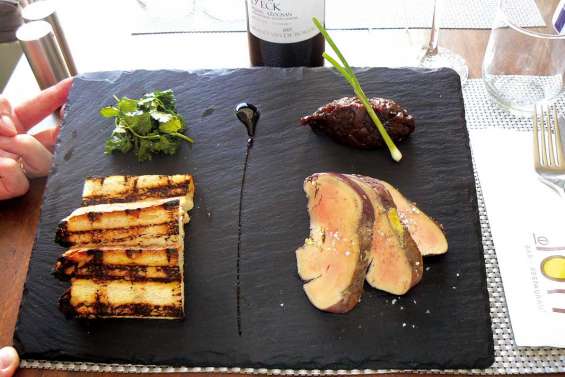 Foie gras poché au vin rouge
