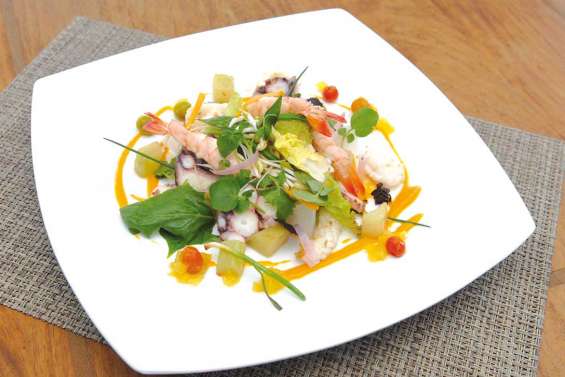 Salade folle au poulpe, crevettes et seiche