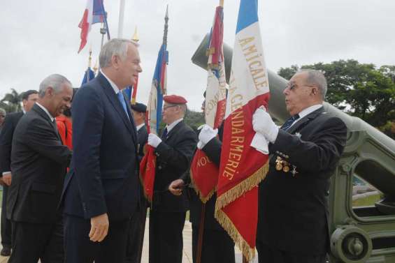 Jean-Marc Ayrault à Nouméa