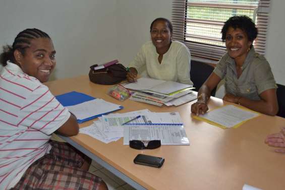 Trois jeunes animatrices en formation