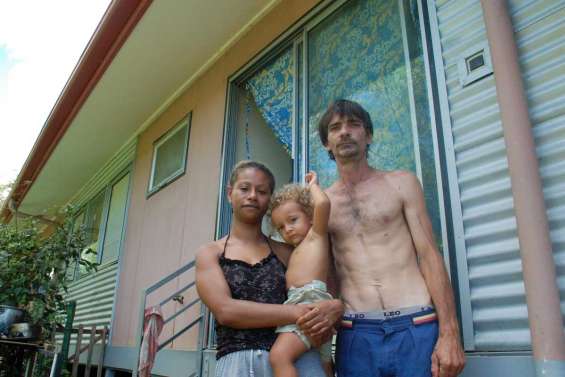 Une famille demande à être relogée