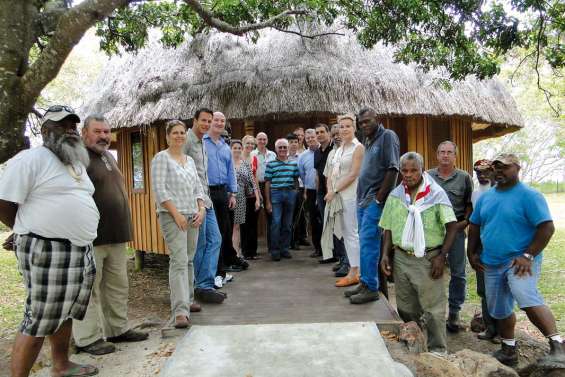 Premiers coups de pioche à Gouaro Déva