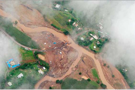 Un village fidjien déménage