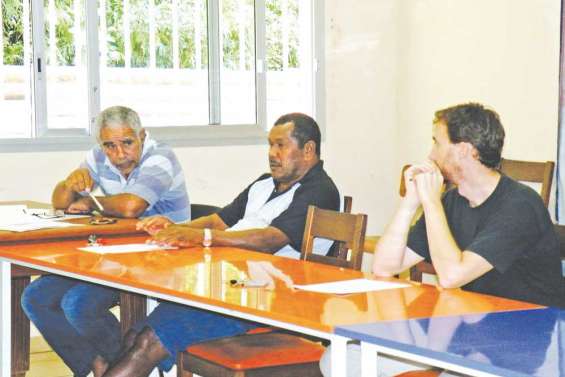 Les sportifs autour de la table