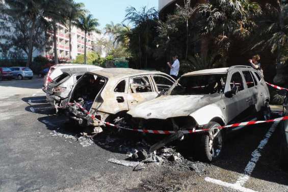 Des voitures brulées à Val Plaisance