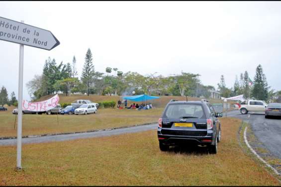 Ils bloquent l'accès à la province Nord
