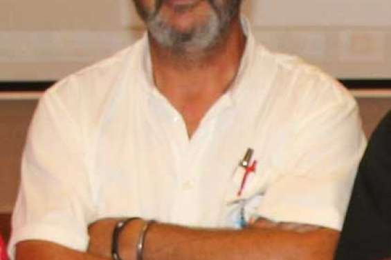  Le comité est devenu  une grosse machine