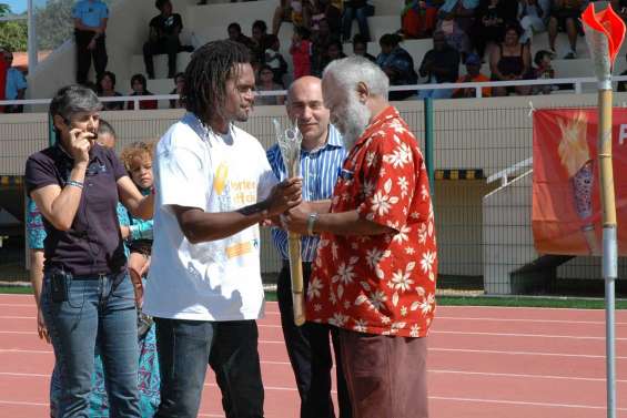 Karembeu porteur de torche à Koné