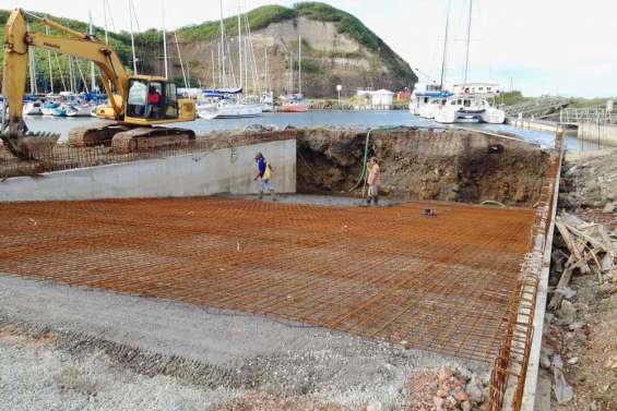 La marina gonfle les voiles