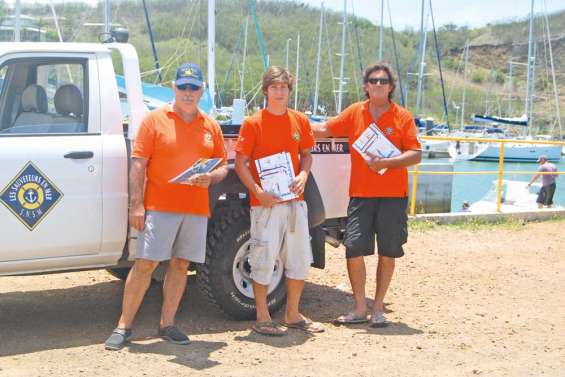Les sauveteurs en mer sur le pont