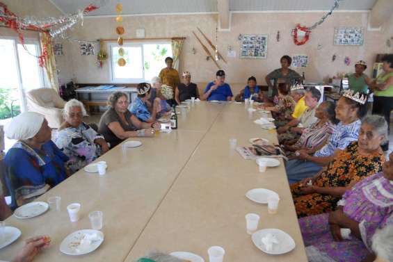 Après-midi royale au centre de retraite