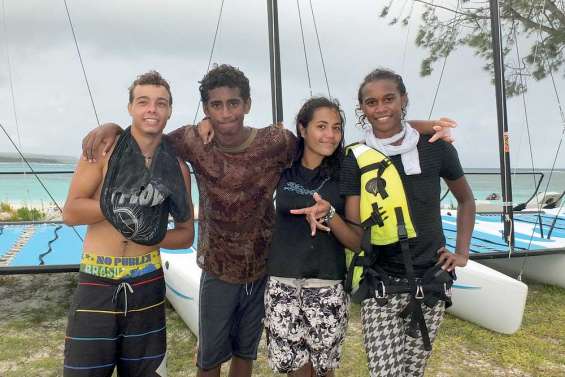 Quatre jeunes dans le vent