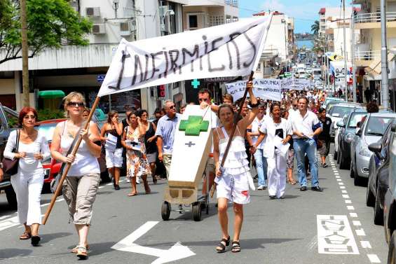 Les blouses blanches voient rouge