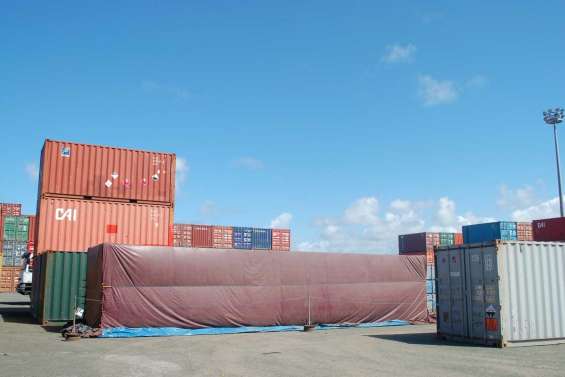 Les conteneurs passent entre les mailles du filet