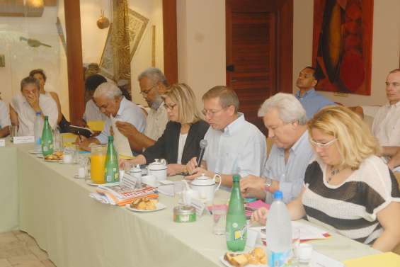 Les négociations vie chère se prolongent