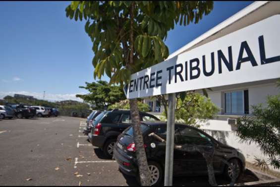 Des coutumiers de Saint-Louis évacués du tribunal