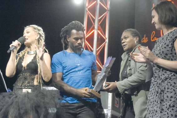 Boagan gagne une tournée en France