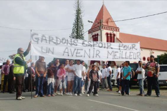 Un demi millier à marcher