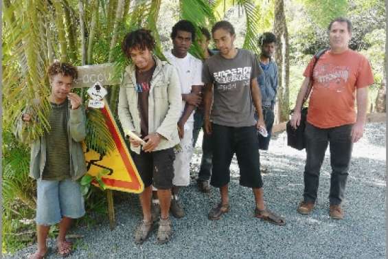 Do Néva occupe  le terrain