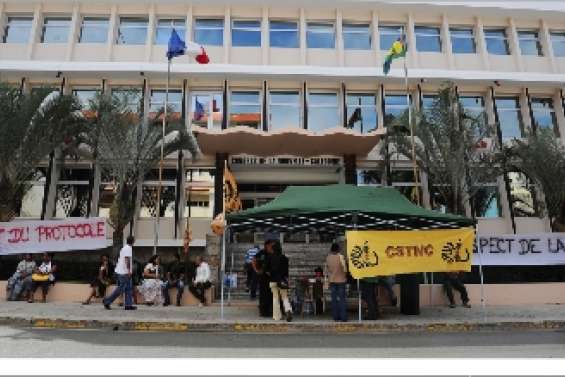 Dans la rue et à la barre