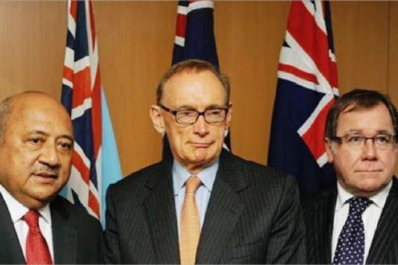 Bob Carr veut croire en Fidji