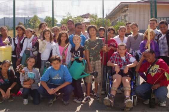 Les « verts » reboisent le collège