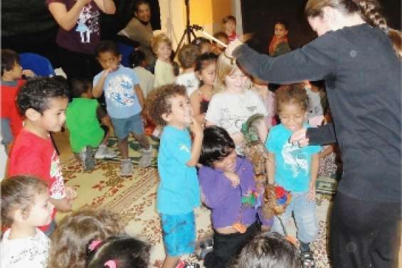 Les marionnettes enchantent la médiathèque