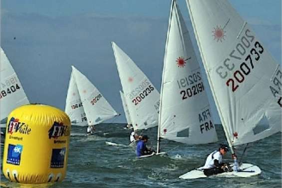 Mazard et Le Pen en embuscade