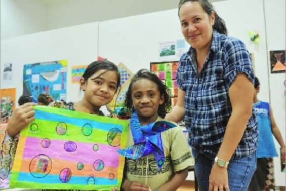 Les écoliers passent au carrefour