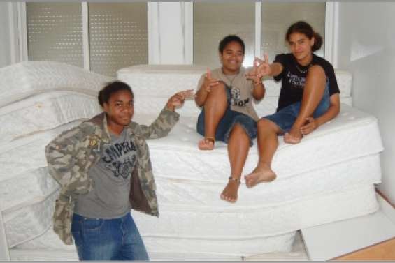 50 matelas neufs à l'internat