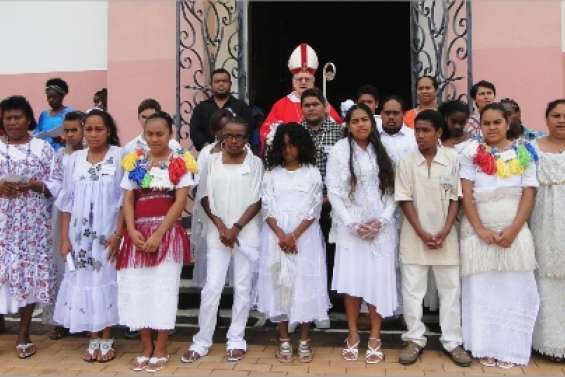 Quatorze jeunes confirment leur foi