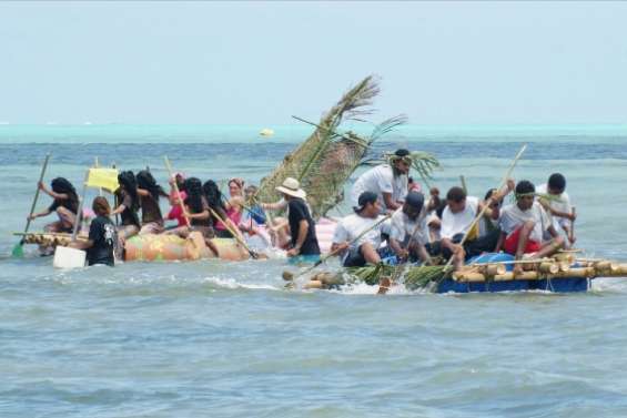 Captain Took débarque à Poé