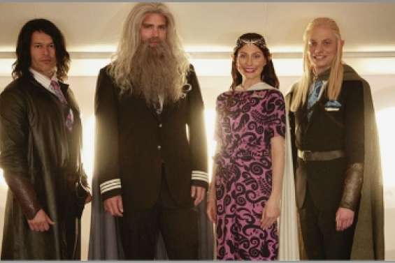 Bilbo le Hobbit joue les hôtesses [+vidéo]