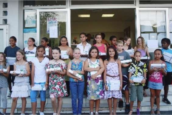 Des CM2 qui marchent à la tablette