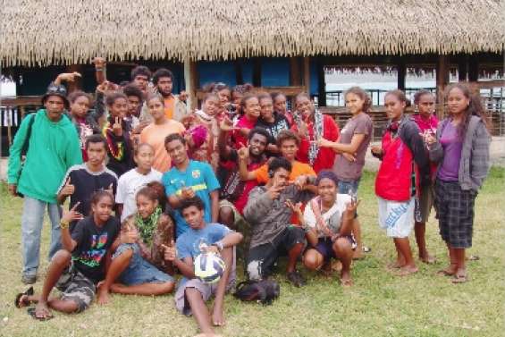 Mini-marché  à Hnanemuaetra
