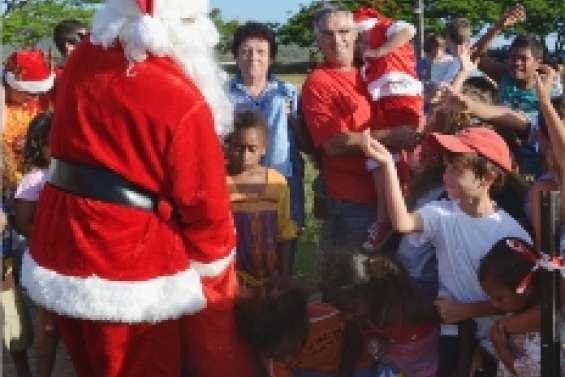 Le père Noël  en hélicoptère