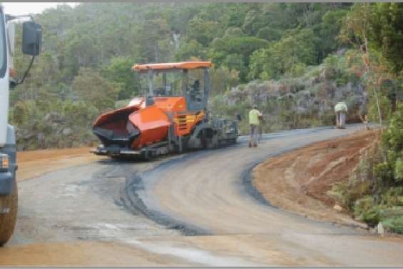 La route de Yaté  fait bitume neuf