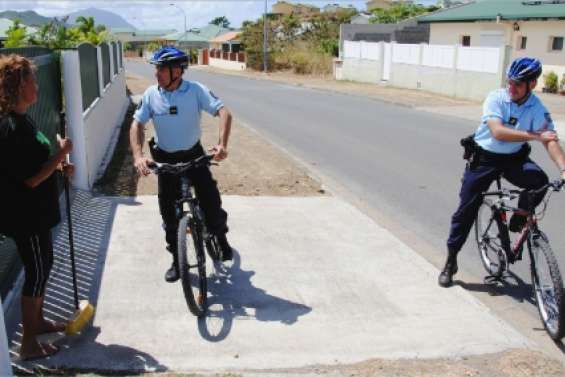 Les képis se montrent