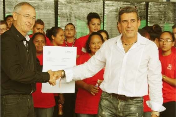 Lapérouse signe pour l'industrie