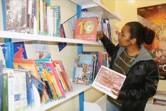 Kunié a sa bibliothèque