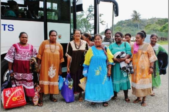 Fières de partir pour Nengone