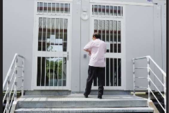 Ces classes préfabriquées