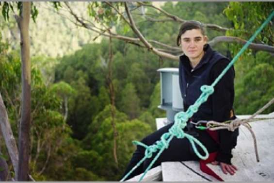 Une écolo délogée  par le feu