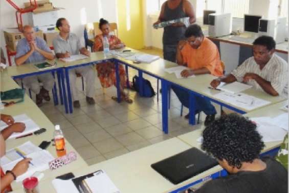 Toujours moins d'élèves