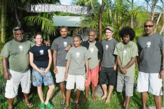 Ils scrutent les coraux