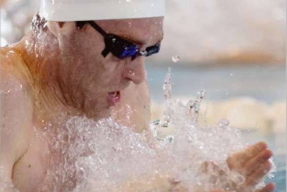 Dahlia voit la vie en Bleu